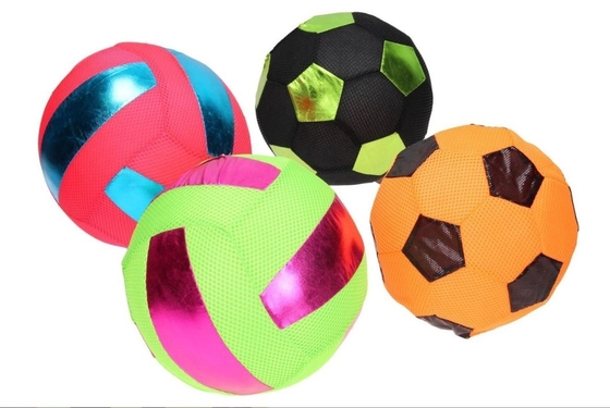 FM-F-002 5 Bola de voleibol jugando con paneles múltiples