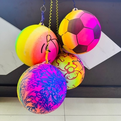 Mercado de juguetes 10 &quot;Neon Rainbow Ball con llavero LOGO personalizado