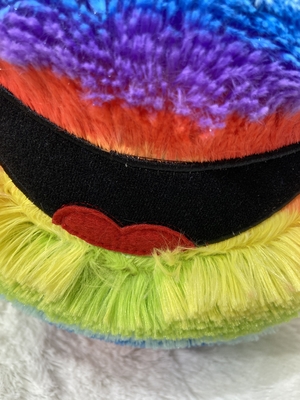 OEM ODM Aceptado Niños Smiley Happy Face Bola de pelo inflable con ojos en 3D Arco iris Rango de edad 5-7 años