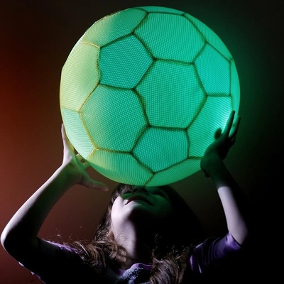 BM-B-006 0 a 24 meses Rango de edad Novedad suave malla LED Bola de fútbol