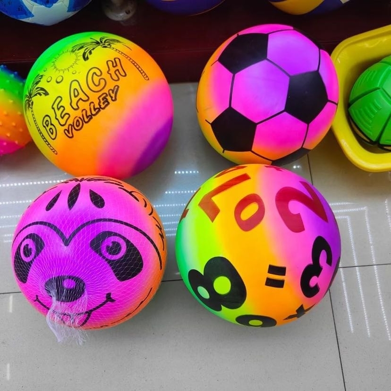Juego y diversión para adultos Bouncing 9 pulgadas de PVC de la pelota de playa con novedad de diseño de arco iris